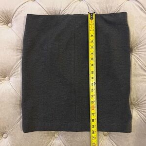 Olivia and Grace Charcoal Gray Stretch Skirt. Women’s size medium.